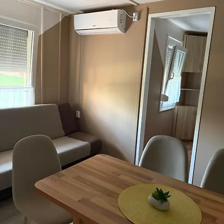 Gazde/Camere de închiriat Estike Tiszafüred