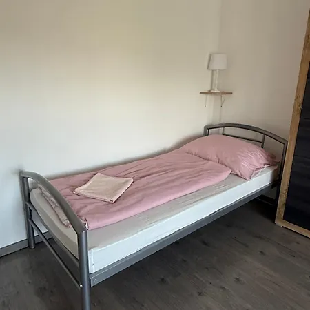 Gazde/Camere de închiriat Estike *