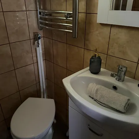 Estike Gazde/Camere de închiriat